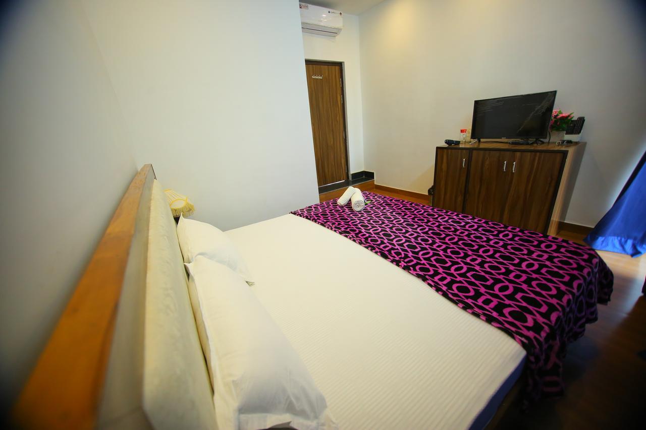 Osakataj Hotel Agra  Buitenkant foto