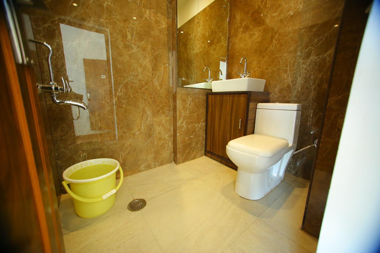 Osakataj Hotel Agra  Buitenkant foto