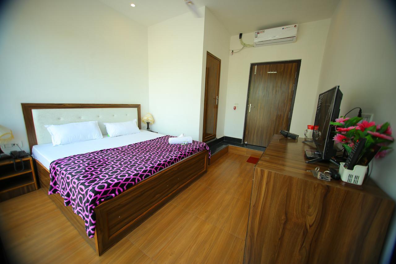 Osakataj Hotel Agra  Buitenkant foto