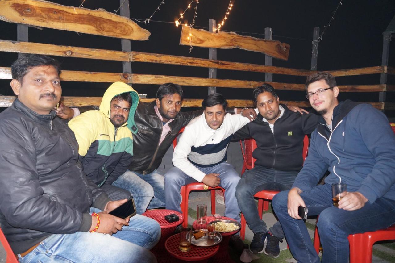 Osakataj Hotel Agra  Buitenkant foto