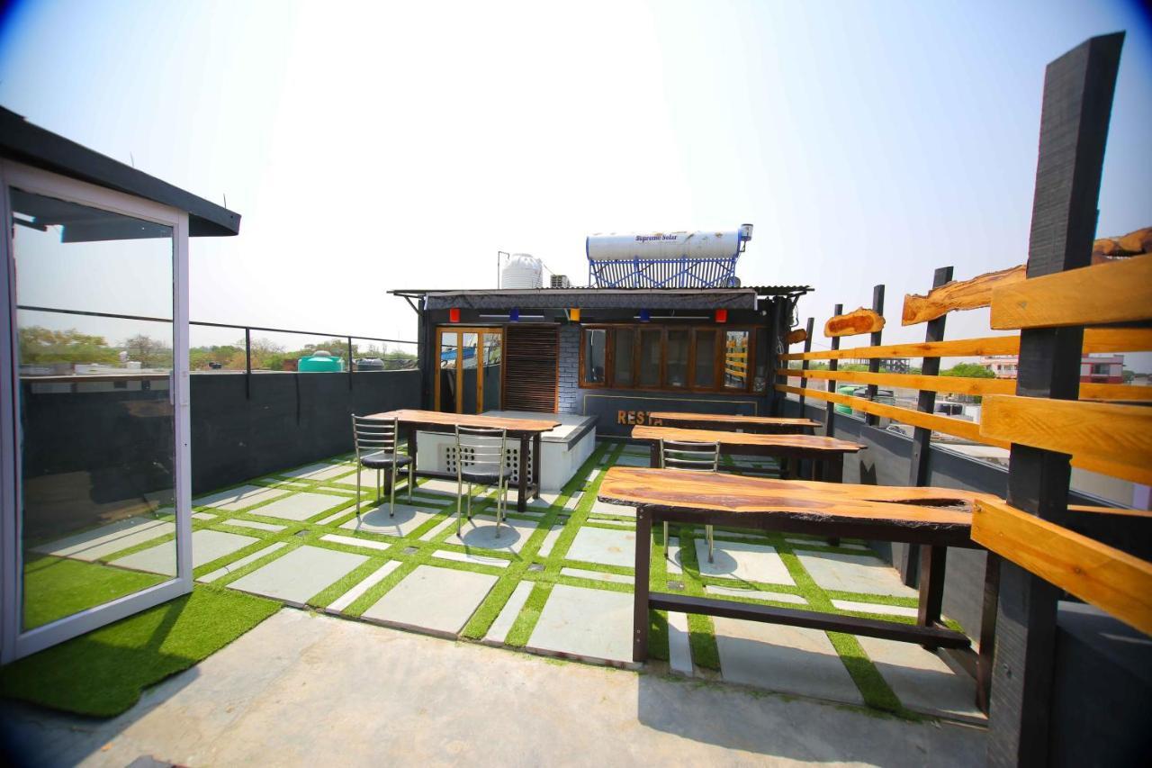 Osakataj Hotel Agra  Buitenkant foto