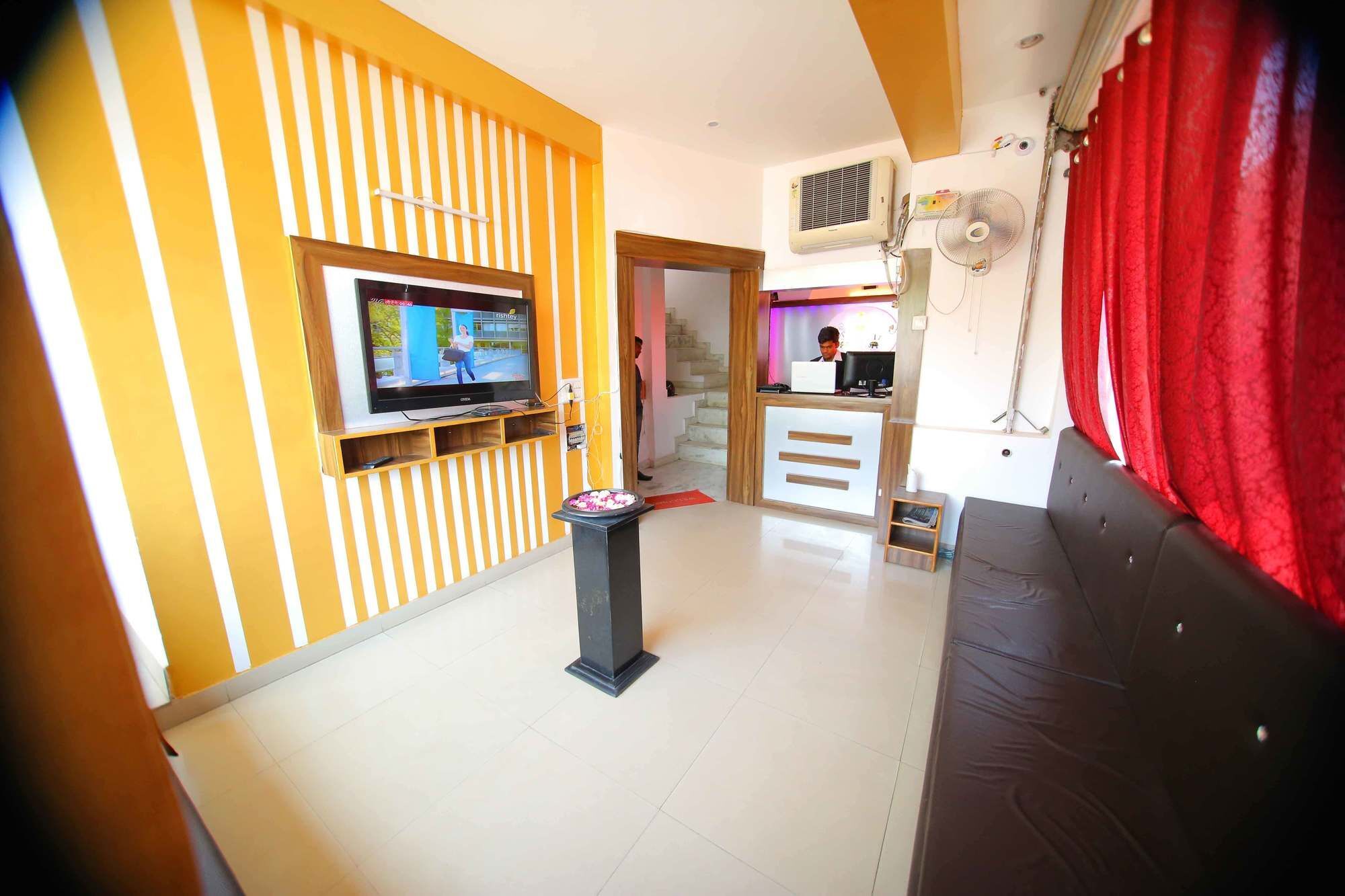 Osakataj Hotel Agra  Buitenkant foto