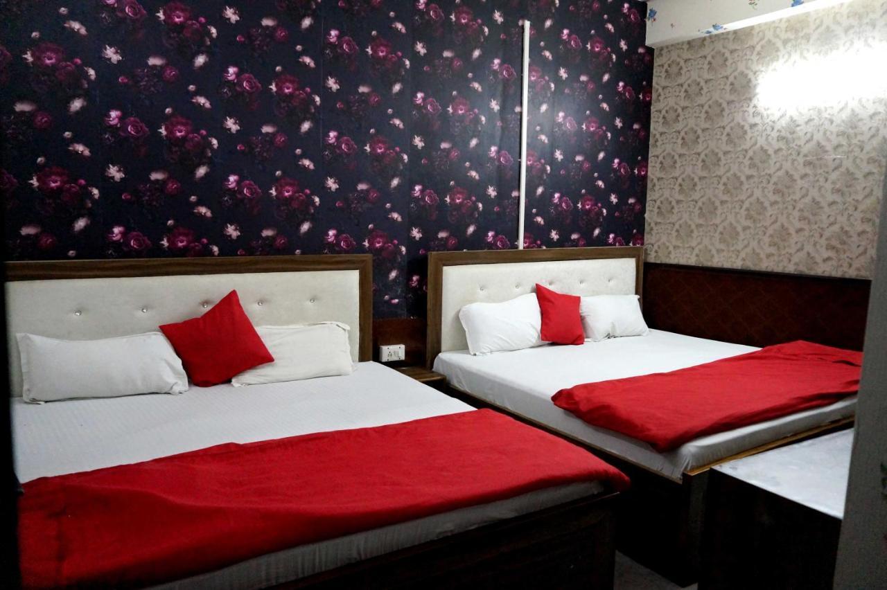 Osakataj Hotel Agra  Buitenkant foto
