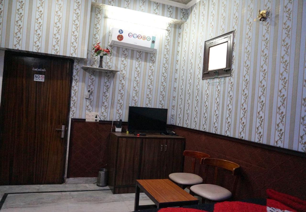 Osakataj Hotel Agra  Buitenkant foto
