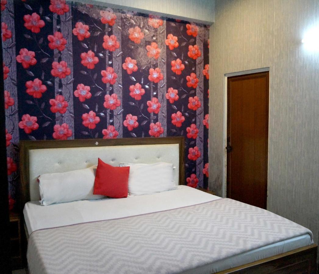Osakataj Hotel Agra  Buitenkant foto