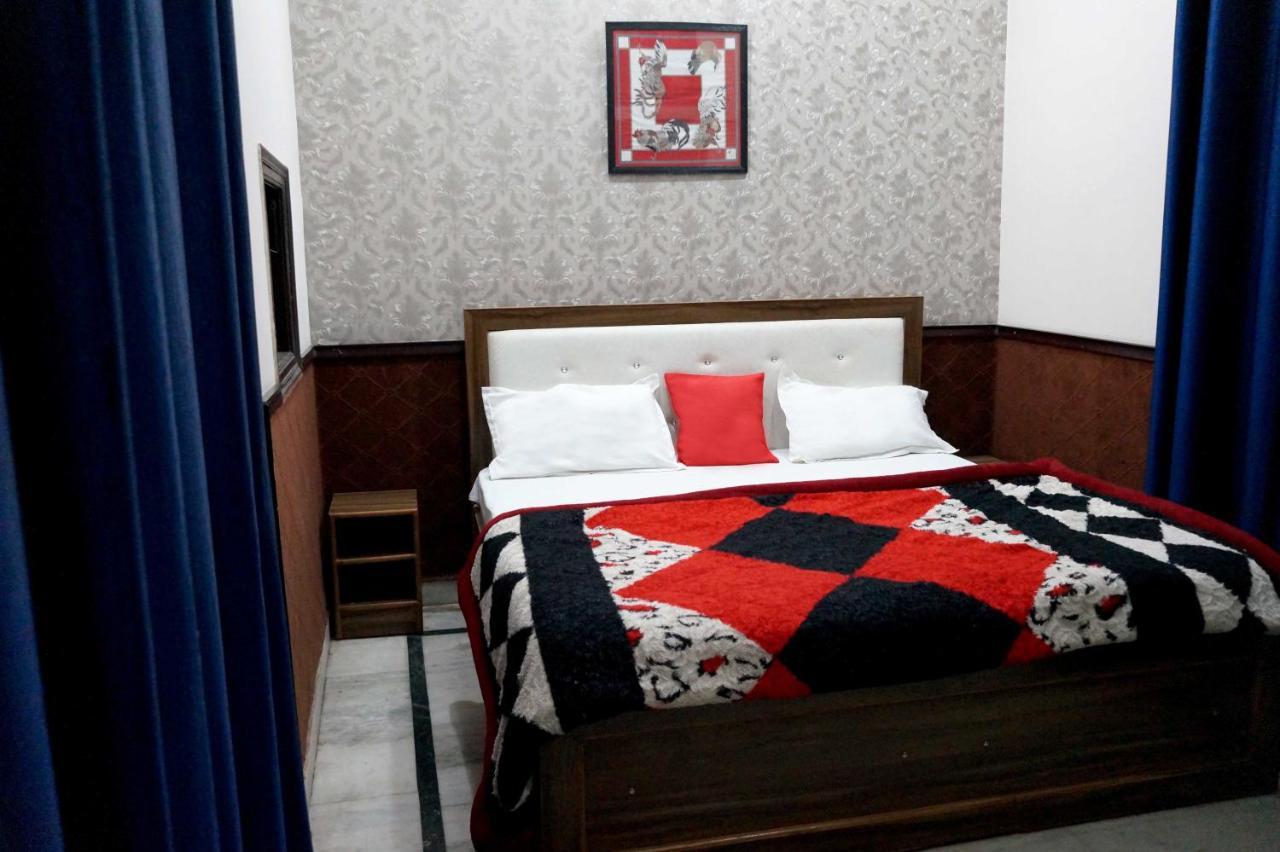 Osakataj Hotel Agra  Buitenkant foto