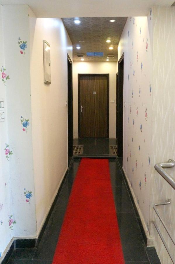 Osakataj Hotel Agra  Buitenkant foto